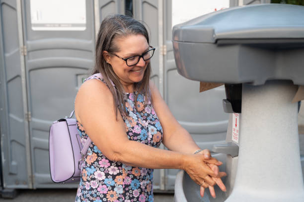 Best Porta potty delivery and setup  in Rossville, IN